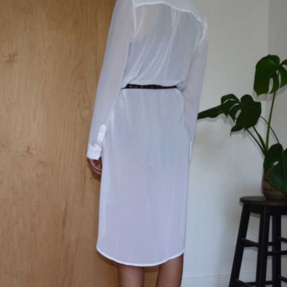 White blouse - Picture 3 of 4